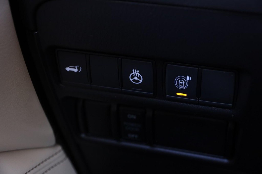 Nissan Armada Vehicle Image 23