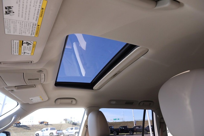 Nissan Armada Vehicle Image 09