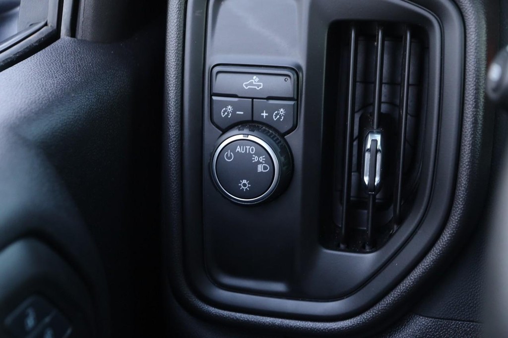 Chevrolet Silverado 1500 Vehicle Image 12