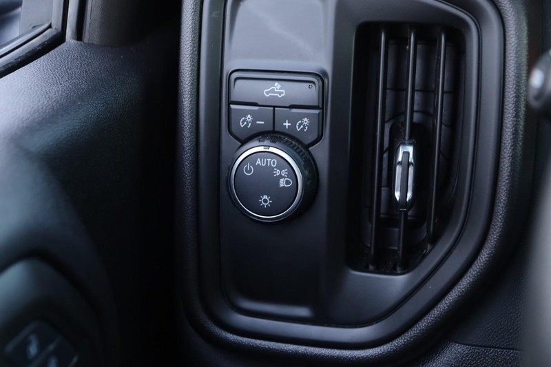 Chevrolet Silverado 1500 Vehicle Image 12