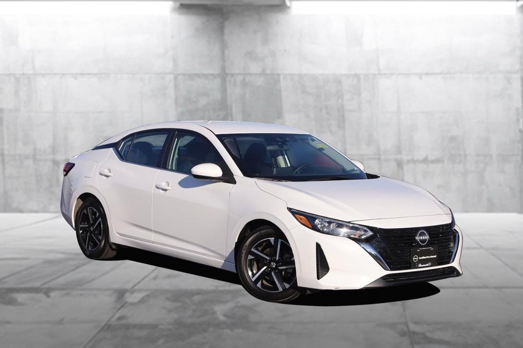 Nissan Sentra Vehicle Image 02