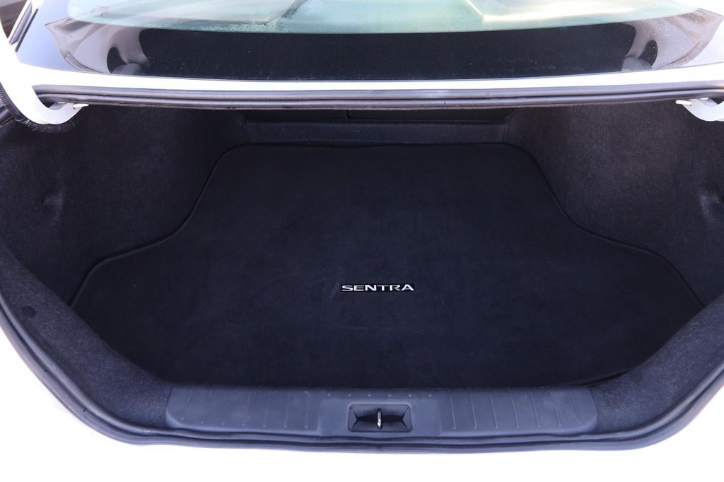 Nissan Sentra Vehicle Image 07