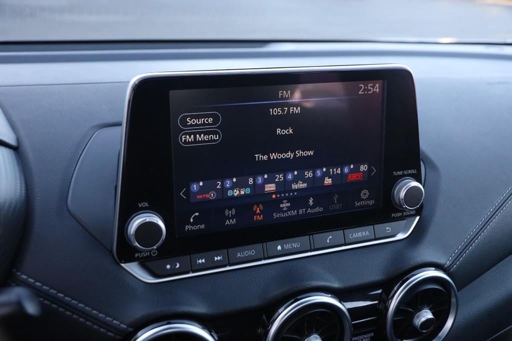 Nissan Sentra Vehicle Image 15