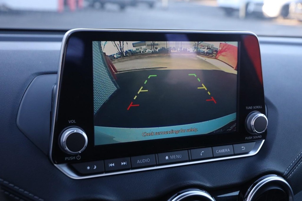 Nissan Sentra Vehicle Image 16