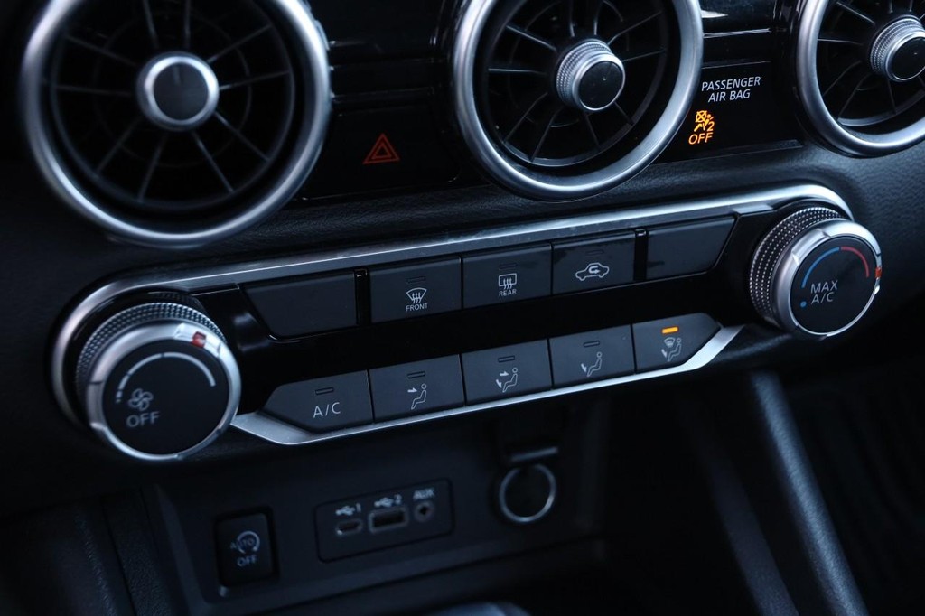 Nissan Sentra Vehicle Image 17