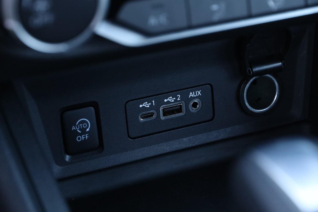 Nissan Sentra Vehicle Image 18