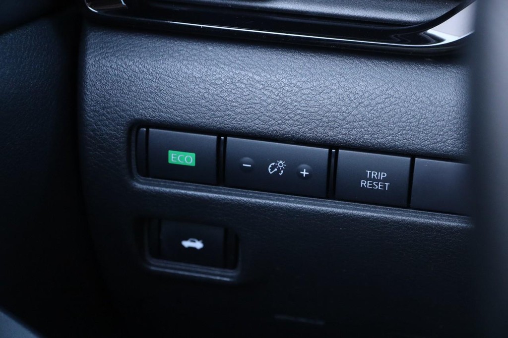 Nissan Sentra Vehicle Image 19