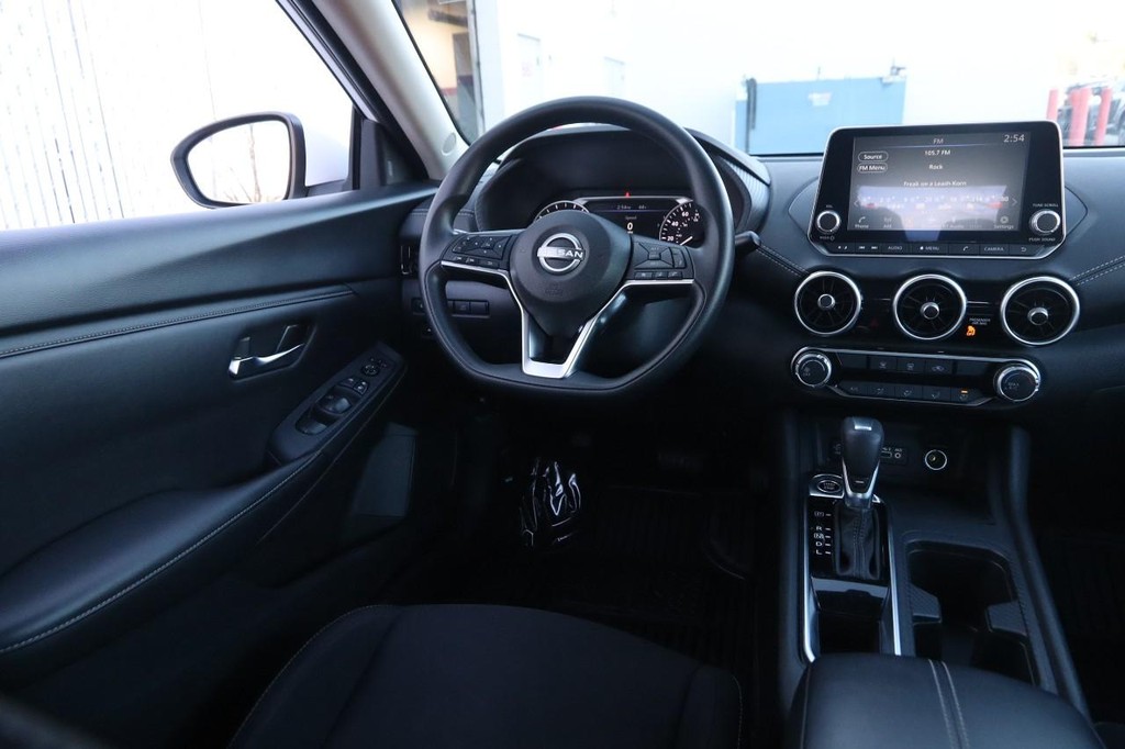 Nissan Sentra Vehicle Image 21