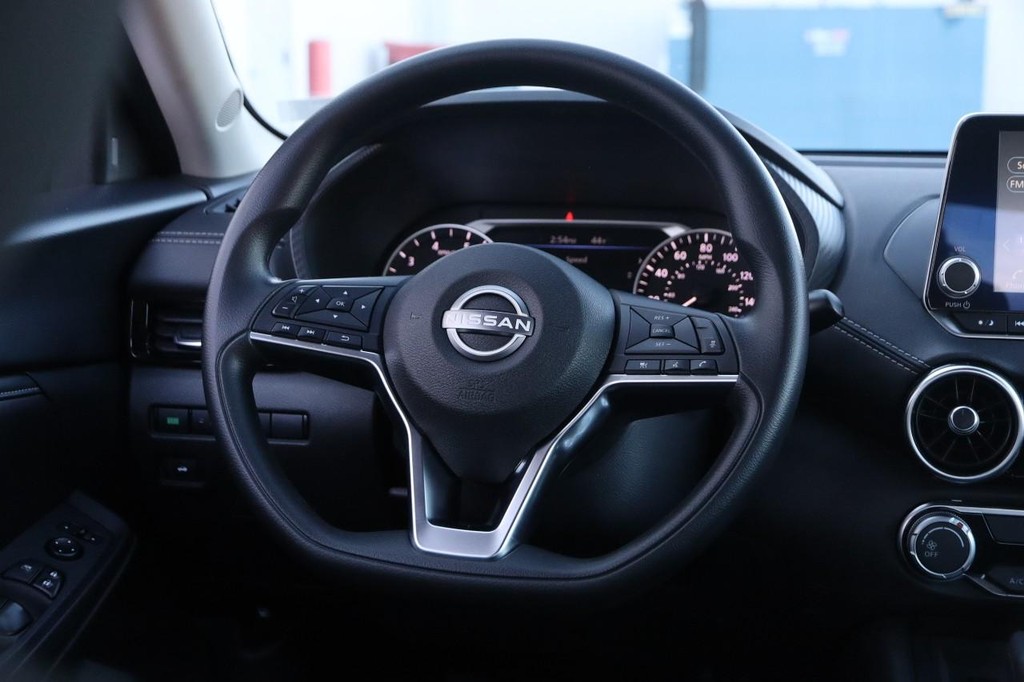 Nissan Sentra Vehicle Image 22