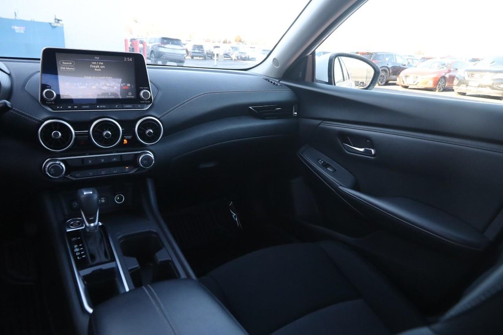 Nissan Sentra Vehicle Image 24