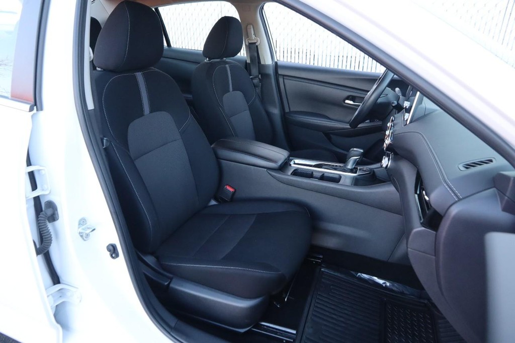 Nissan Sentra Vehicle Image 25