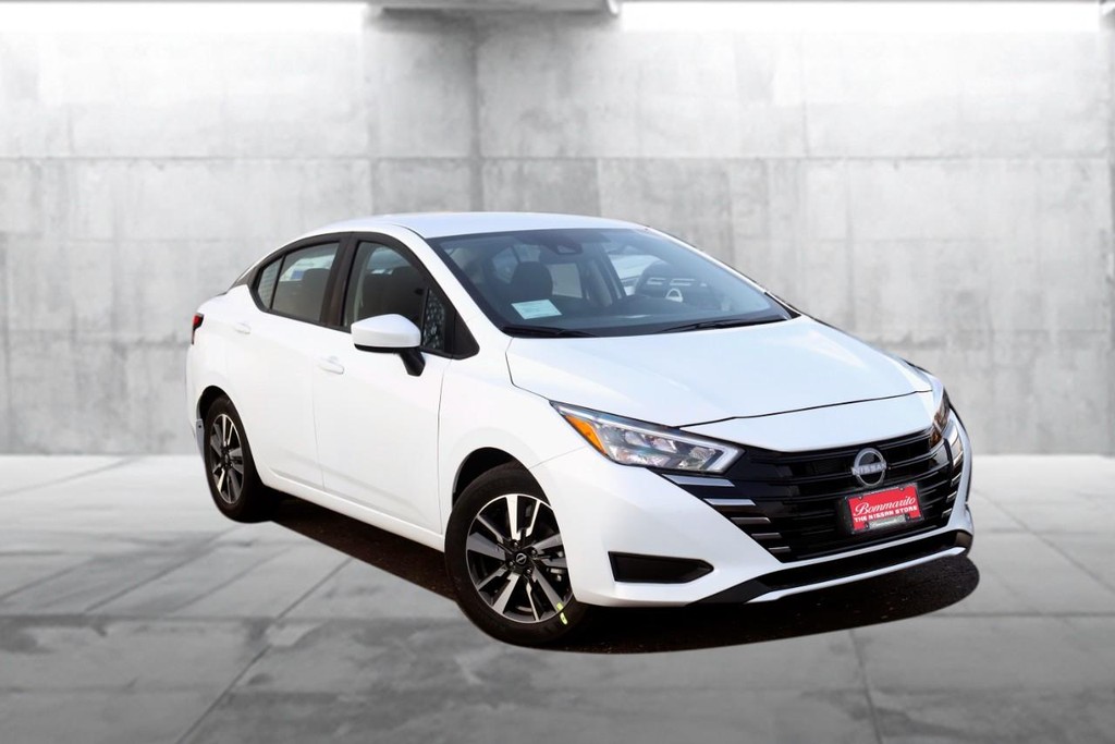 Nissan Versa Vehicle Image 02