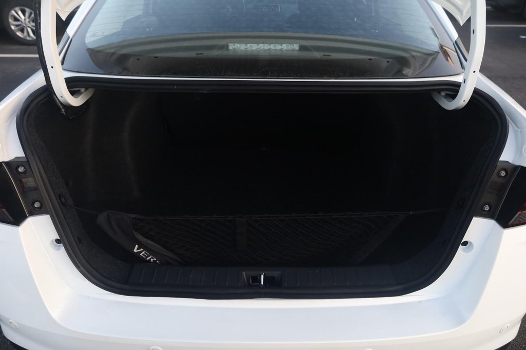 Nissan Versa Vehicle Image 07