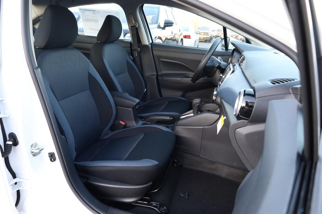 Nissan Versa Vehicle Image 23