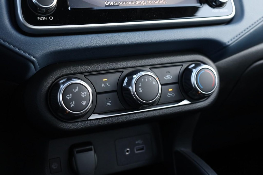 Nissan Versa Vehicle Image 13