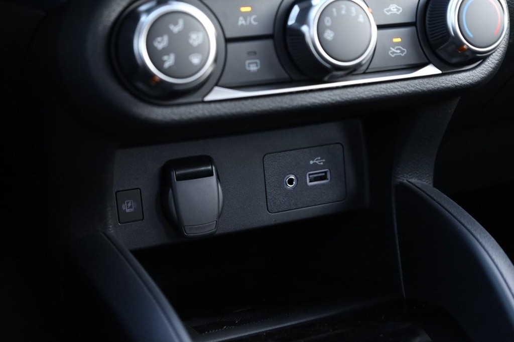 Nissan Versa Vehicle Image 14