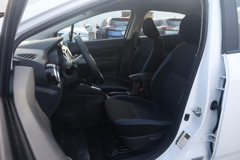 Nissan Versa Vehicle Image 08