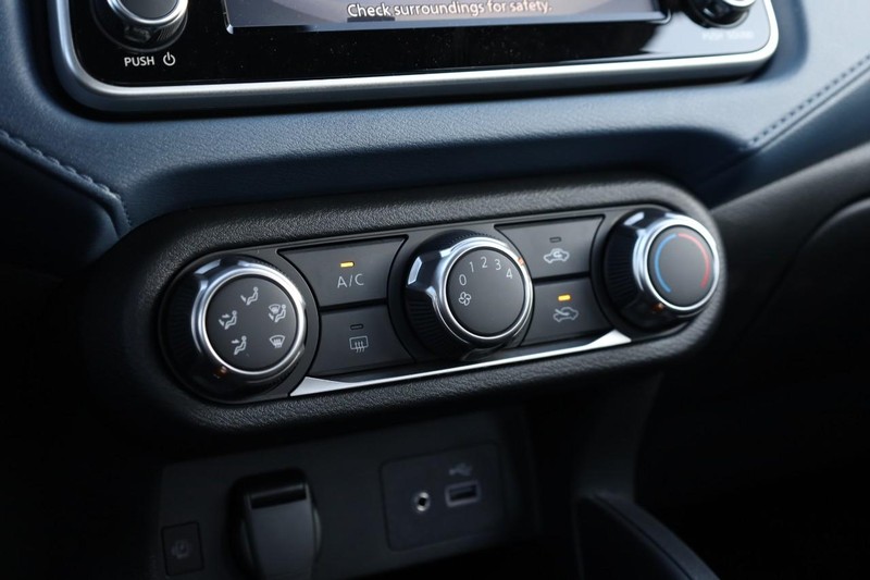 Nissan Versa Vehicle Image 13