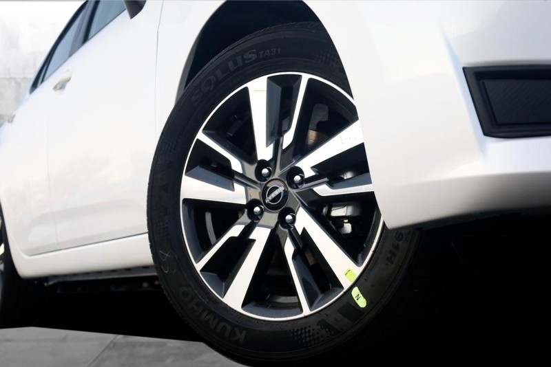 Nissan Versa Vehicle Image 03