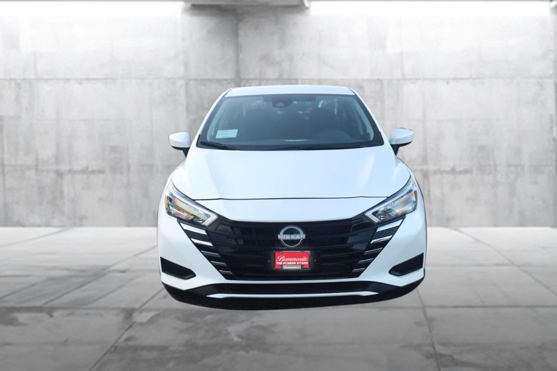 Nissan Versa Vehicle Image 04