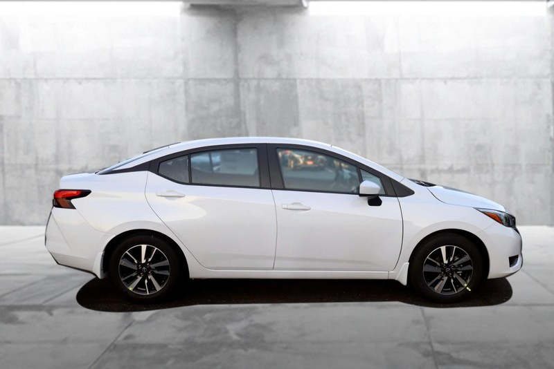 Nissan Versa Vehicle Image 05