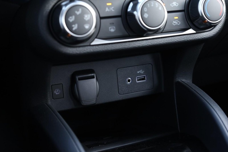 Nissan Versa Vehicle Image 14