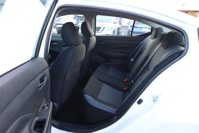 Nissan Versa Vehicle Image 19