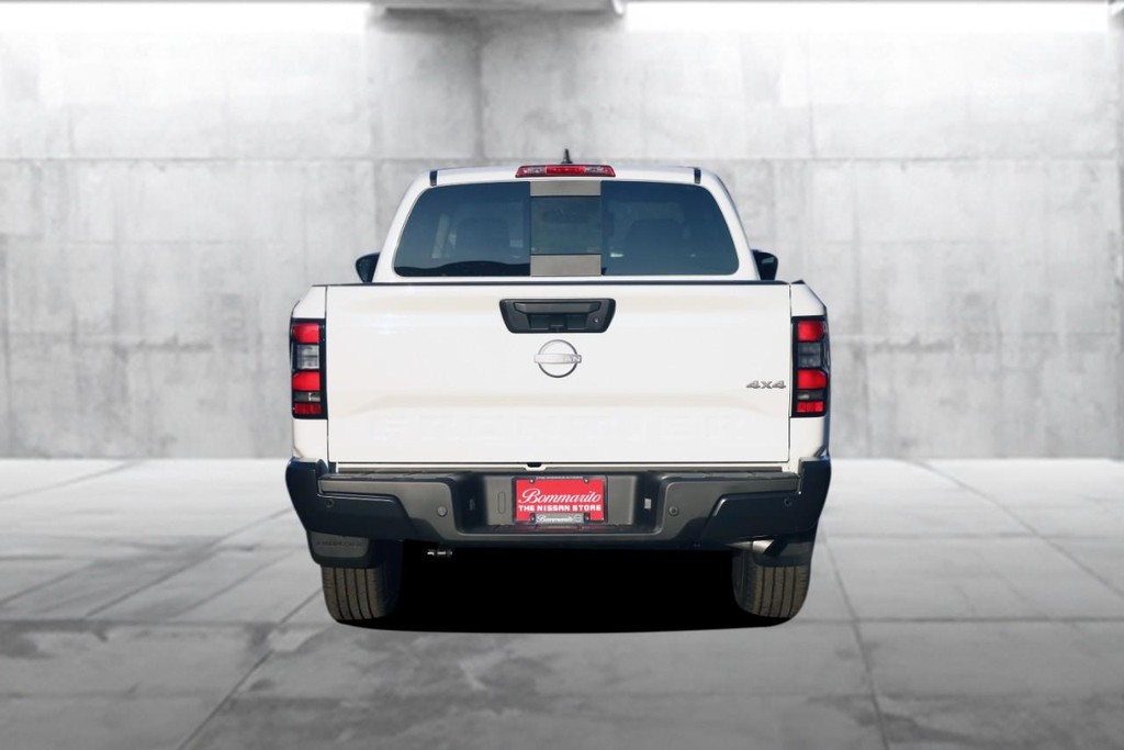 Nissan Frontier Vehicle Image 06