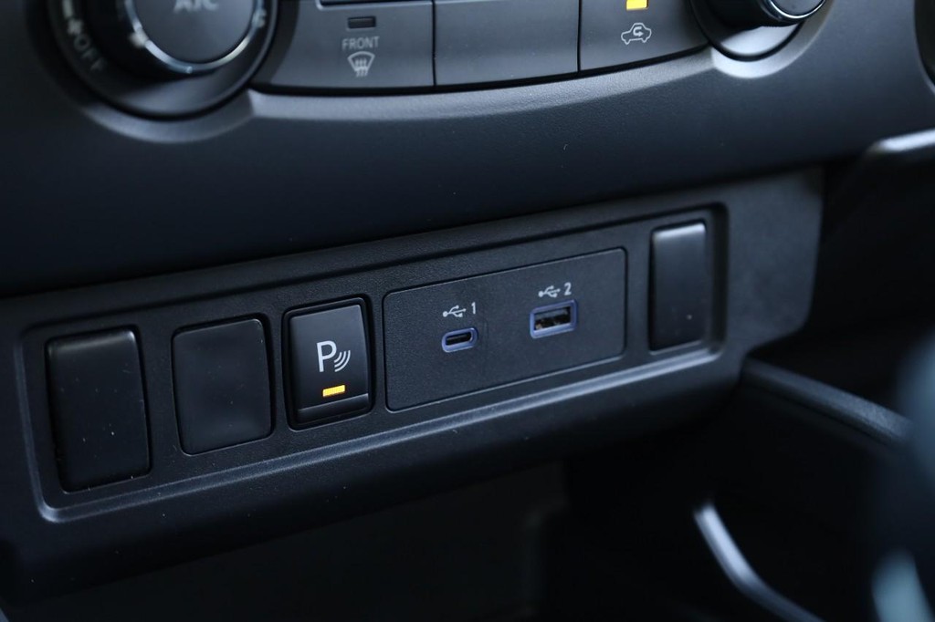 Nissan Frontier Vehicle Image 15