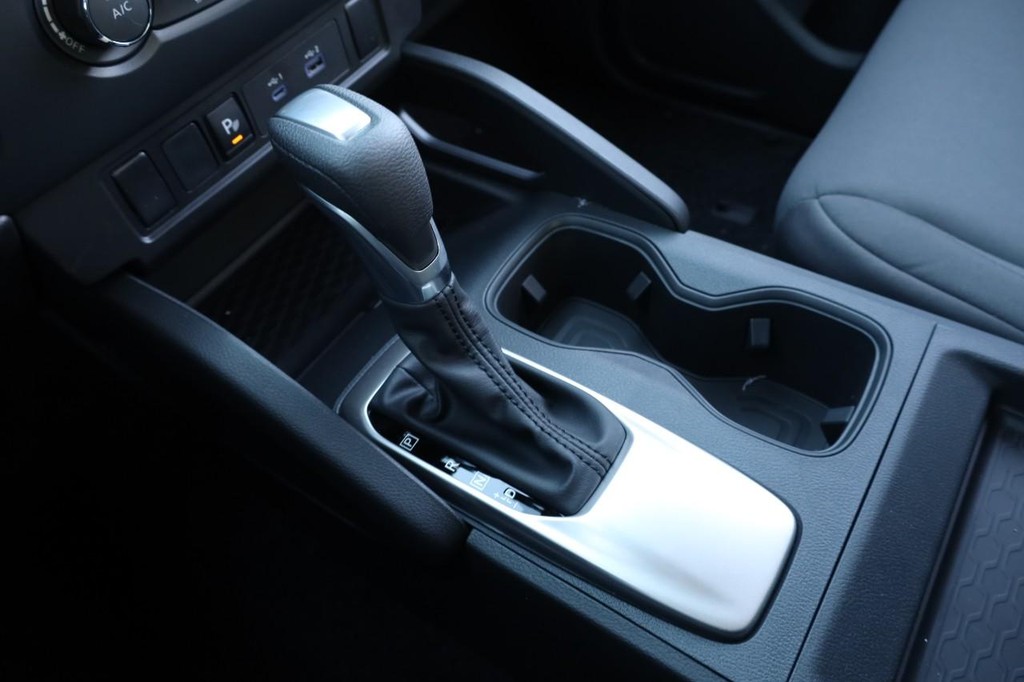 Nissan Frontier Vehicle Image 16