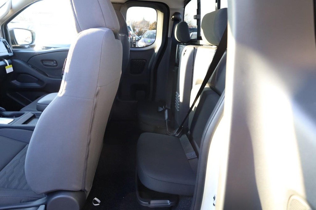 Nissan Frontier Vehicle Image 18