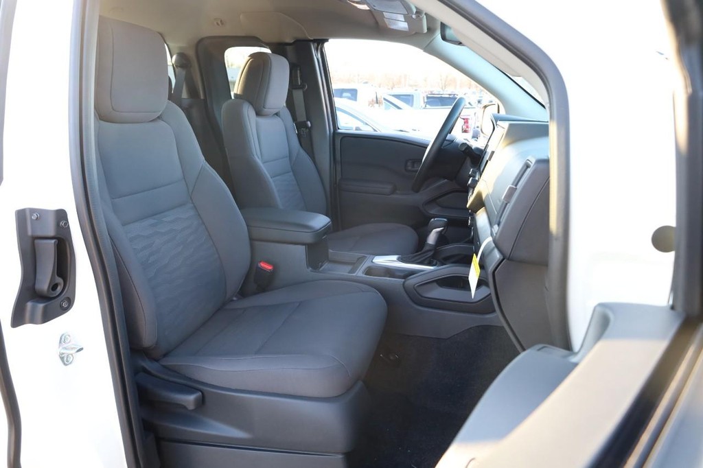 Nissan Frontier Vehicle Image 21