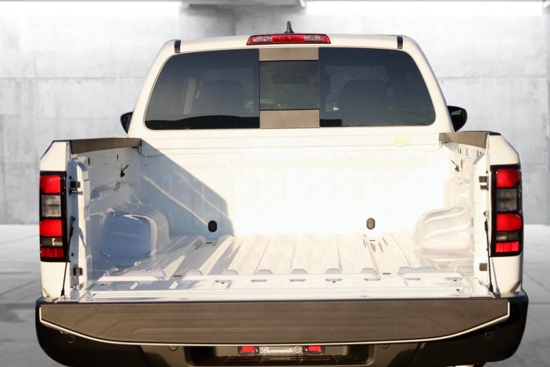 Nissan Frontier Vehicle Image 07