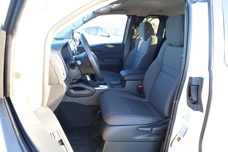 Nissan Frontier Vehicle Image 08