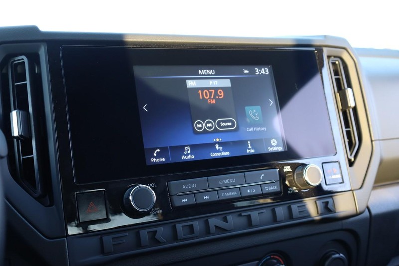 Nissan Frontier Vehicle Image 11