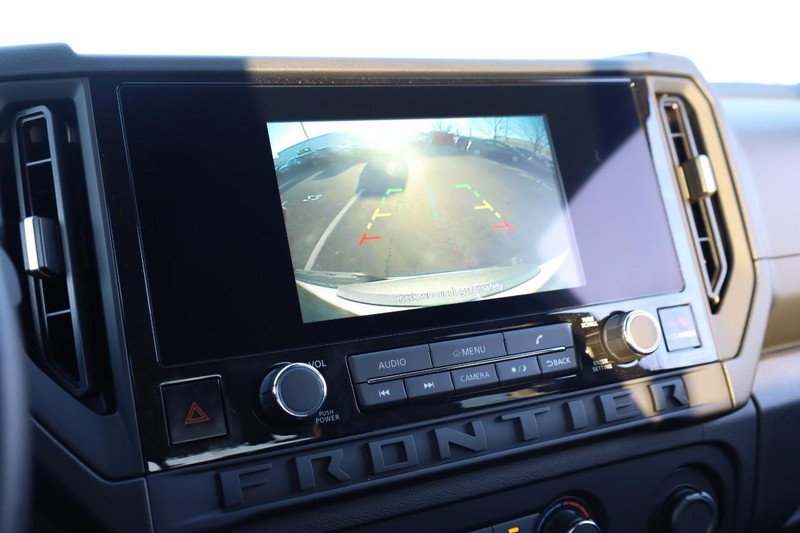 Nissan Frontier Vehicle Image 12