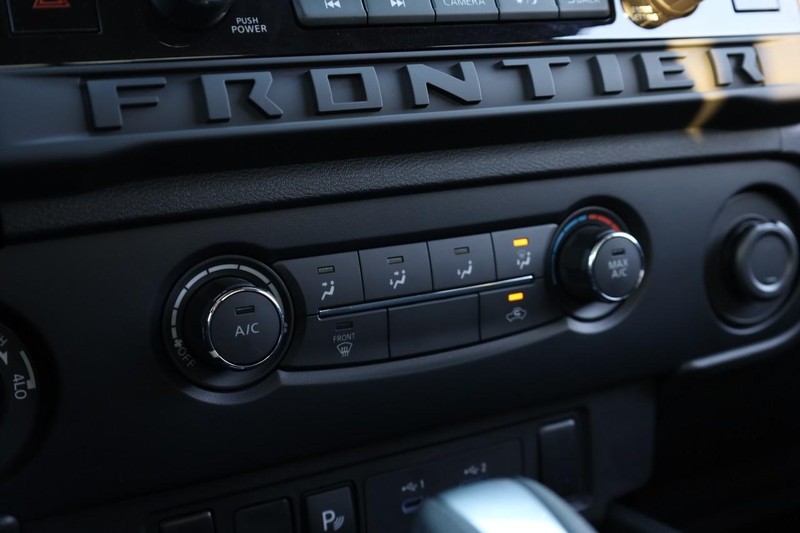 Nissan Frontier Vehicle Image 13