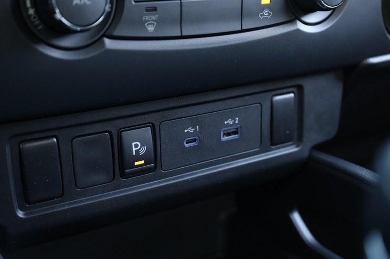 Nissan Frontier Vehicle Image 15