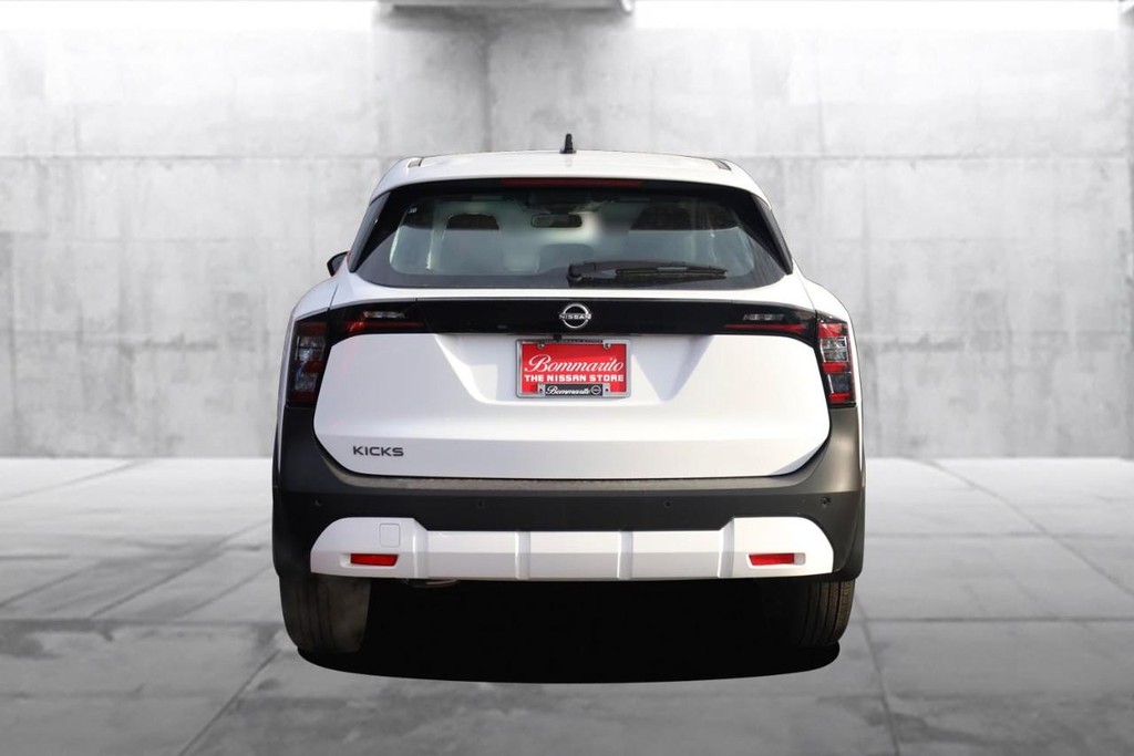 Nissan Kicks Vehicle Image 06