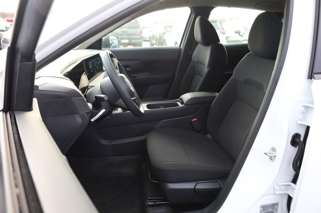 Nissan Kicks Vehicle Image 08