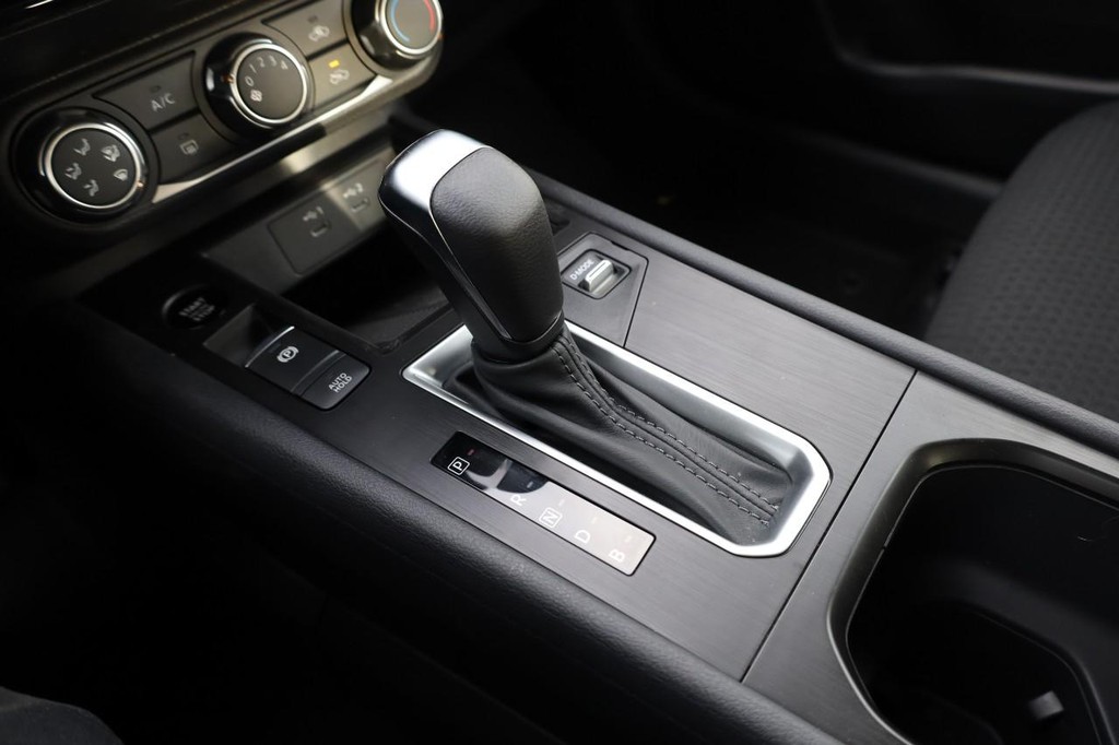 Nissan Kicks Vehicle Image 16