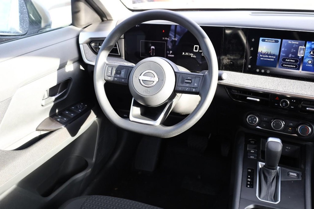 Nissan Kicks Vehicle Image 23