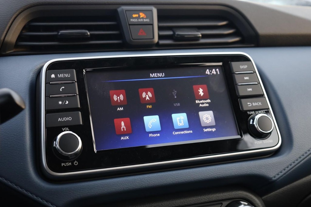 Nissan Versa Vehicle Image 10