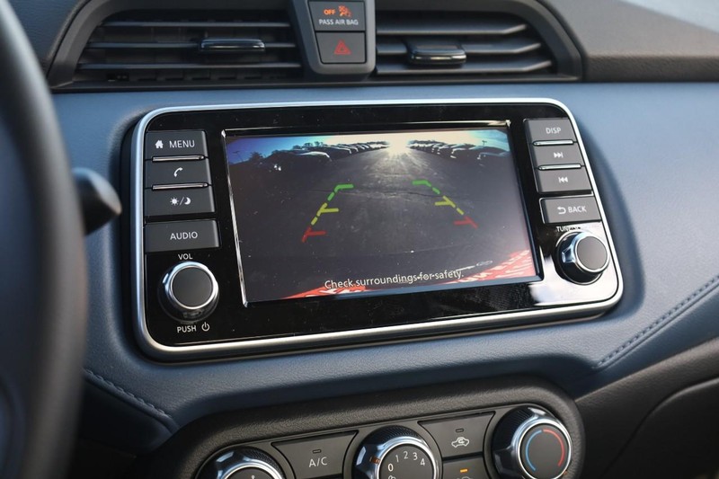 Nissan Versa Vehicle Image 12