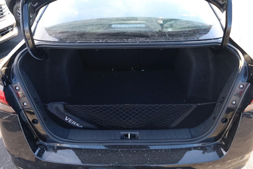 Nissan Versa Vehicle Image 07