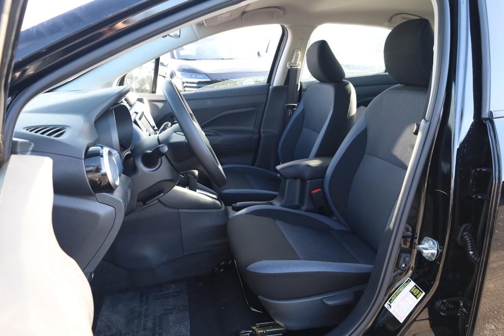 Nissan Versa Vehicle Image 08