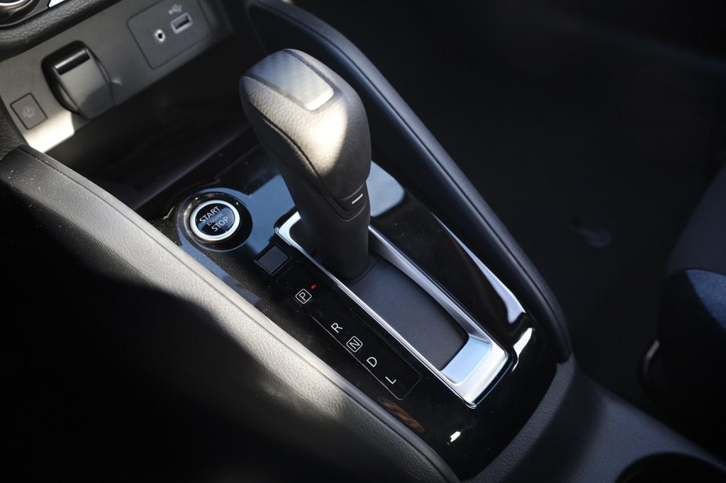 Nissan Versa Vehicle Image 15