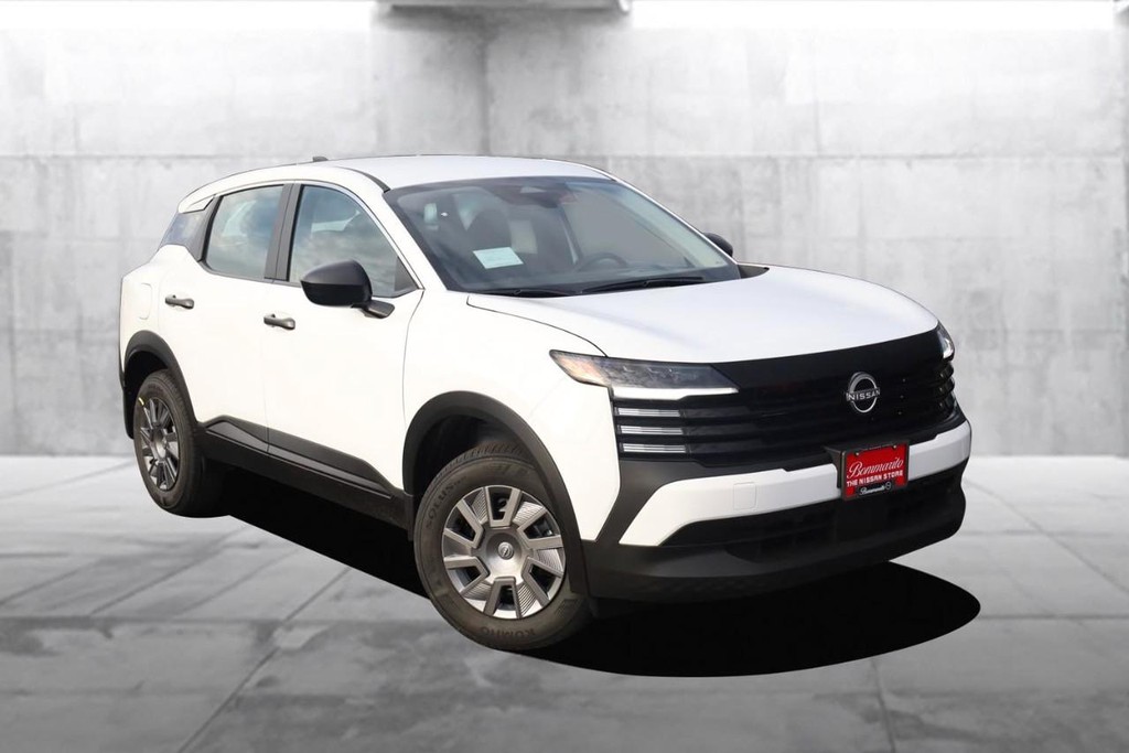 Nissan Kicks Vehicle Image 02