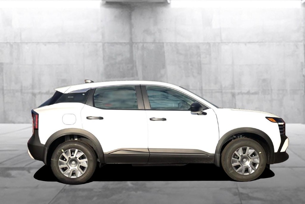 Nissan Kicks Vehicle Image 05