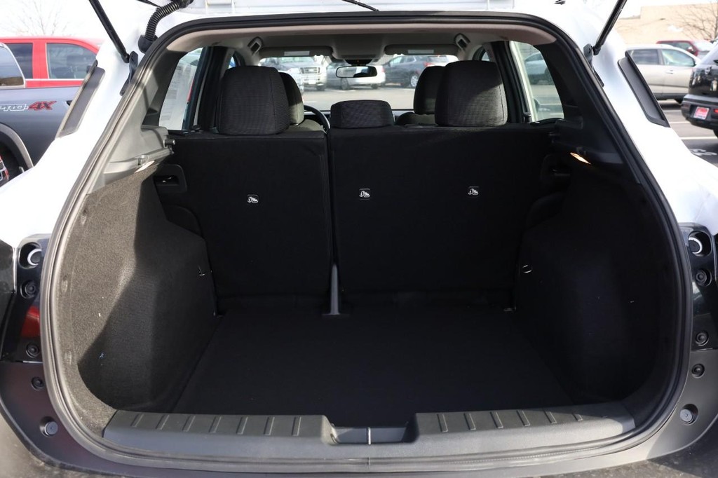 Nissan Kicks Vehicle Image 07